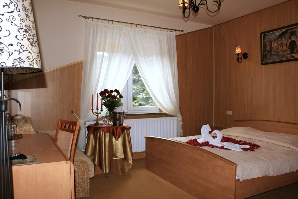Parkowa - Noclegi Ze Sniadaniem Nowa Ruda Zimmer foto