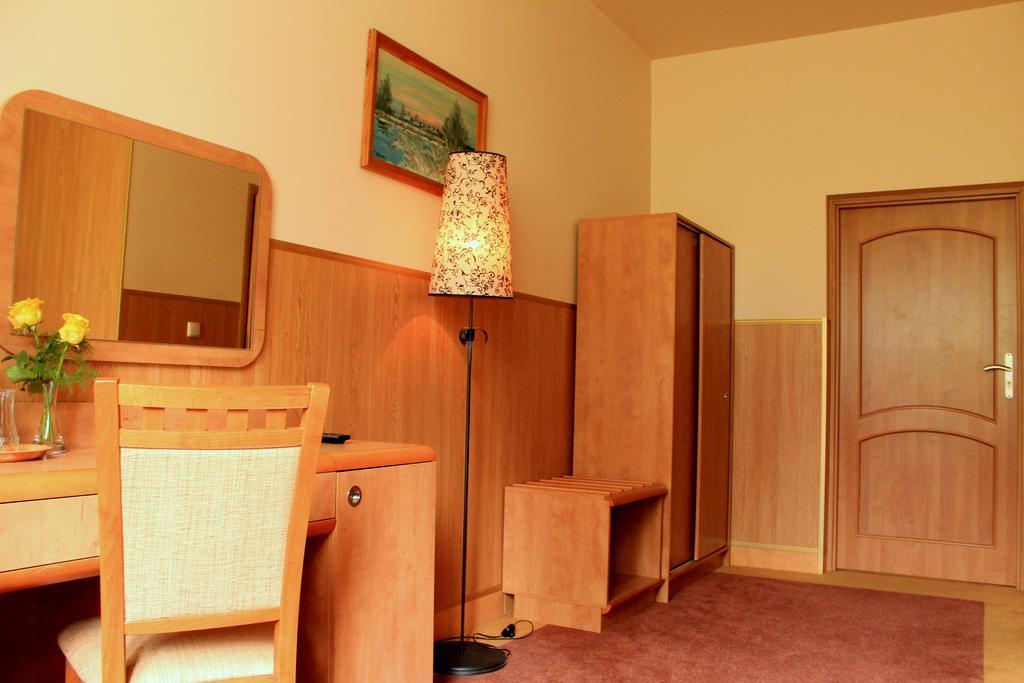 Parkowa - Noclegi Ze Sniadaniem Nowa Ruda Zimmer foto