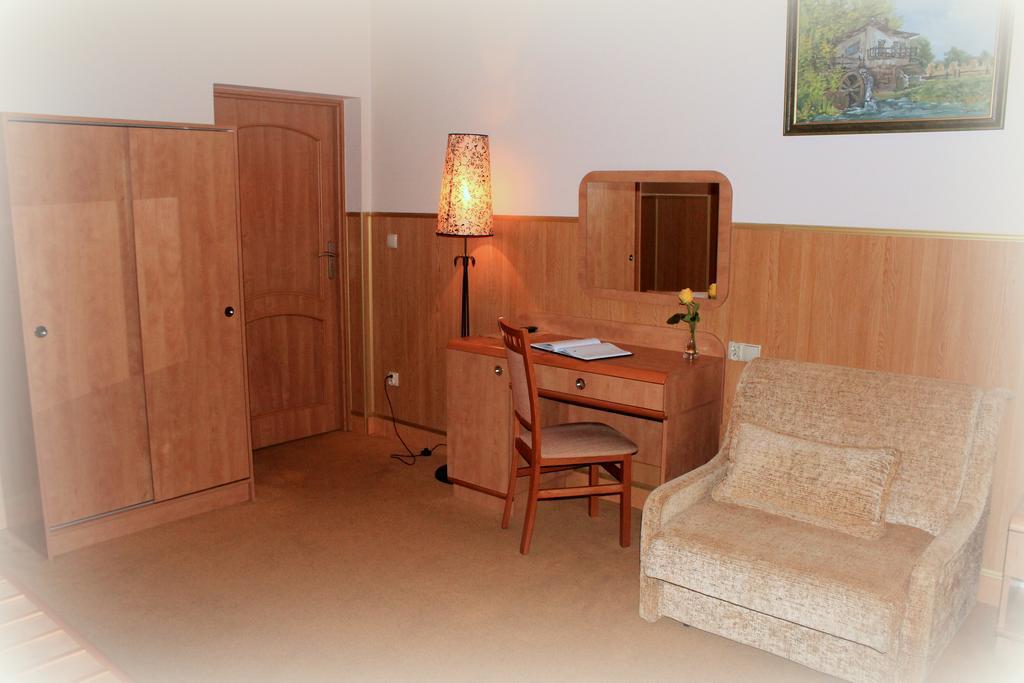 Parkowa - Noclegi Ze Sniadaniem Nowa Ruda Zimmer foto