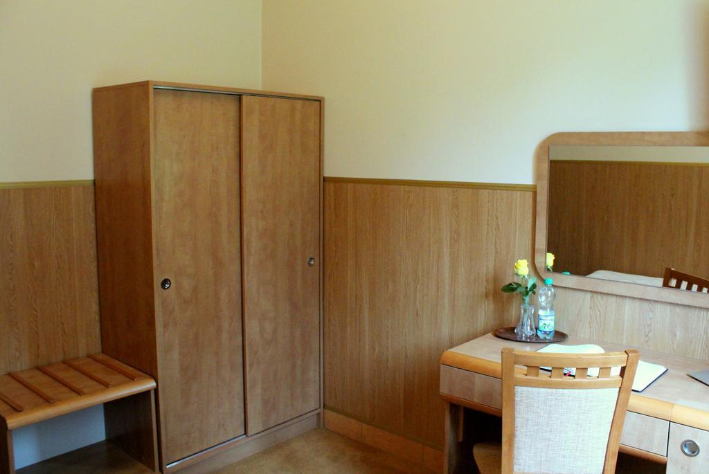 Parkowa - Noclegi Ze Sniadaniem Nowa Ruda Zimmer foto