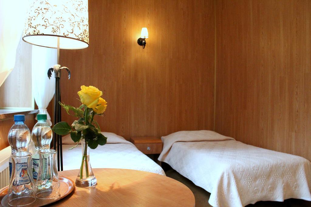 Parkowa - Noclegi Ze Sniadaniem Nowa Ruda Zimmer foto